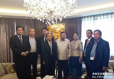 老挝主席与项目参与人员合影 老挝主席与项目参与人员合影