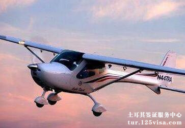 韩国一架轻型飞机迫降至3人受伤 韩国一架轻型飞机迫降至3人受伤