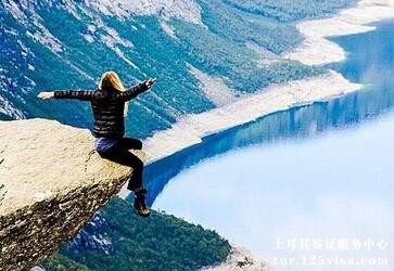 一男子在土耳其意外坠崖提醒注意安全 一男子在土耳其意外坠崖提醒注意安全