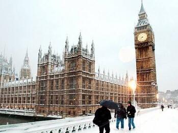 英国大雪天气影响交通提醒出行做好规划 英国大雪天气影响交通提醒出行做好规划