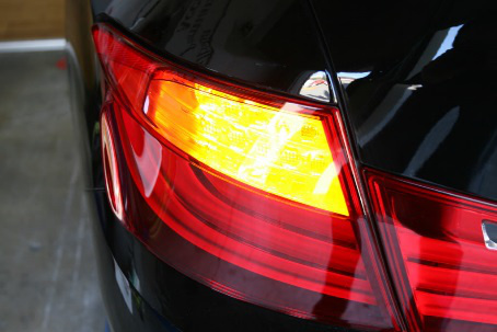 不及时打开车灯 不及时打开车灯