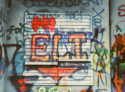 华人游客在西班牙古迹“涂鸦”被西班牙有关部门起诉 华人游客在西班牙古迹“涂鸦”被西班牙有关部门起诉