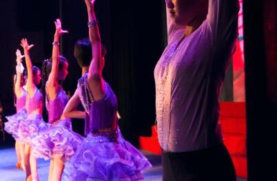 中国残疾人艺术团走访捷克残疾学校