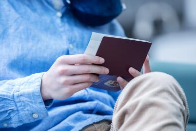 雅典机场将严查旅客护照 提前准备以接受查验