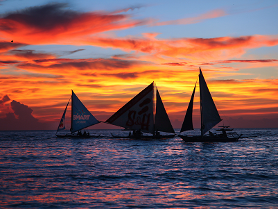 菲律宾一艘载有11名中国游客的船只翻沉 无人员伤亡