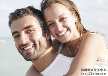 田先生夫妇顺利办理夫妻绑签 田先生夫妇顺利办理夫妻绑签