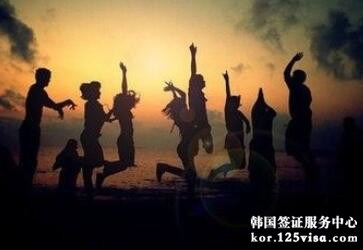 小严和朋友一起去韩国旅游 小严和朋友一起去韩国旅游