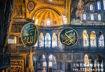 学生小尤和同学一起去土耳其旅游 学生小尤和同学一起去土耳其旅游