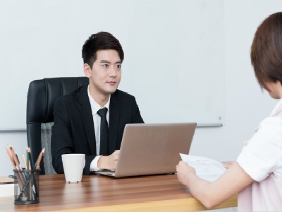 办理签证需本人递交材料吗？