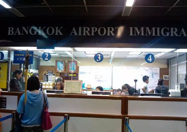 下飞机后如何办理泰国落地签? 下飞机后如何办理泰国落地签?