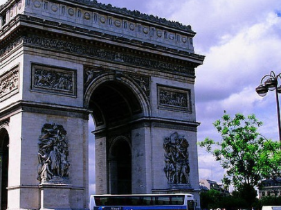 在法国转机需要申请短期居留签证吗? 在法国转机需要申请短期居留签证吗?